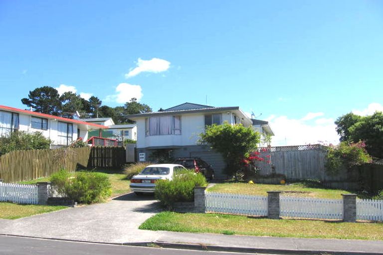 Photo of property in 9 Jumento Place, Unsworth Heights, Auckland, 0632