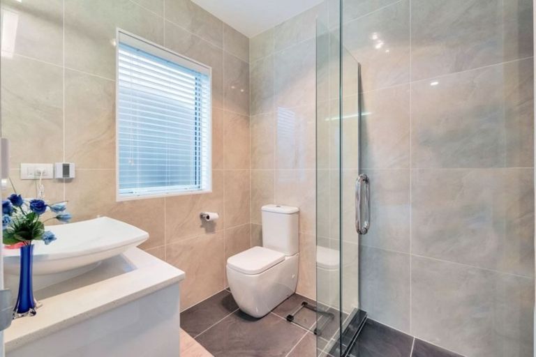 Photo of property in 51 Admirals Court Drive, Greenhithe, Auckland, 0632