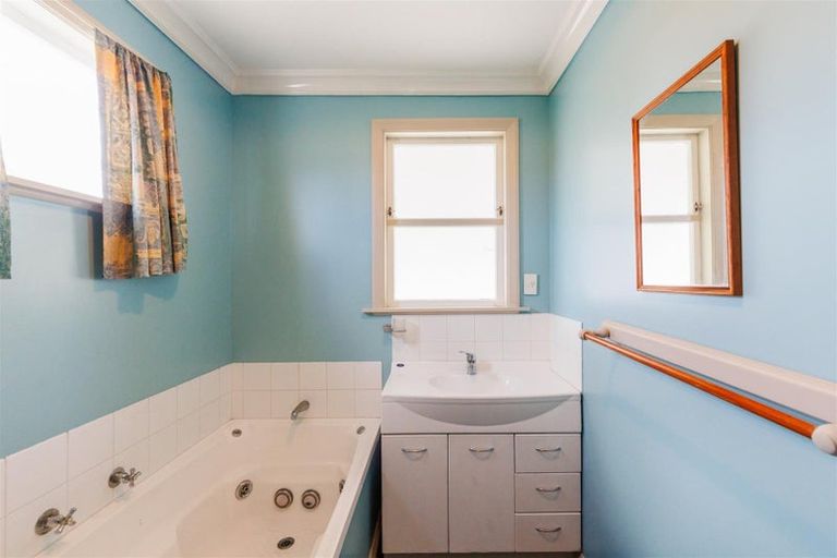 Photo of property in 1938 Parewanui Road, Parewanui, Bulls, 4894