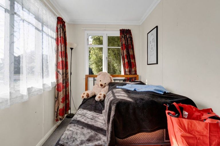 Photo of property in 2 Awanui Street, Merrilands, New Plymouth, 4312