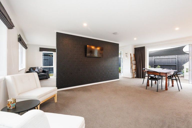 Photo of property in 24 Freedom Drive, Kelvin Grove, Palmerston North, 4414
