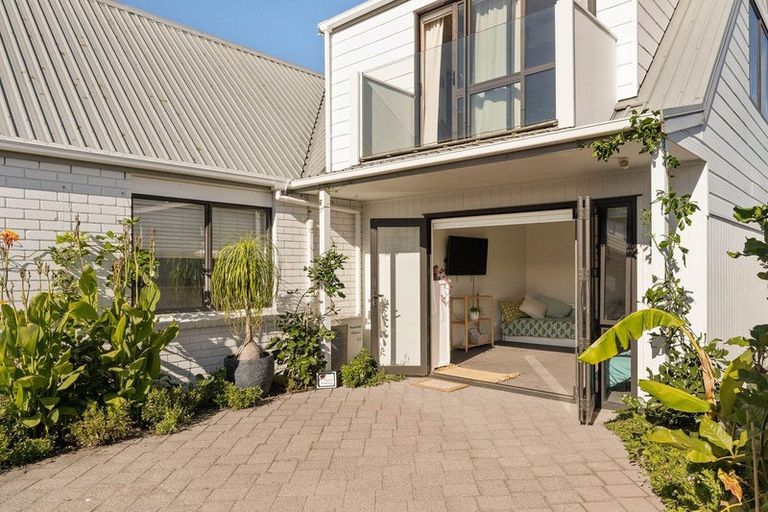 Photo of property in 2/563 Maunganui Road, Mount Maunganui, 3116