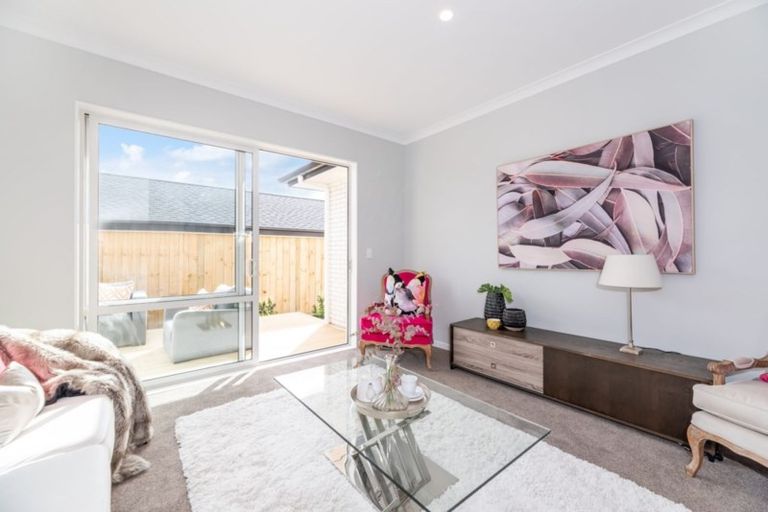 Photo of property in 17 Boocock Crescent, Orewa, 0931