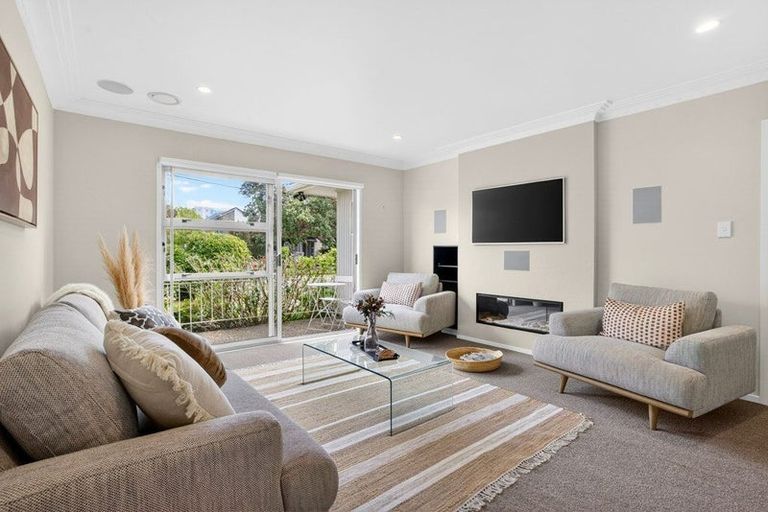 Photo of property in 15 Frieston Road, Milford, Auckland, 0620