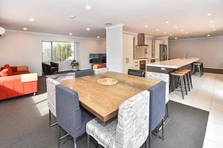 Photo of property in 56 Lothian Brae, Wattle Downs, Auckland, 2103