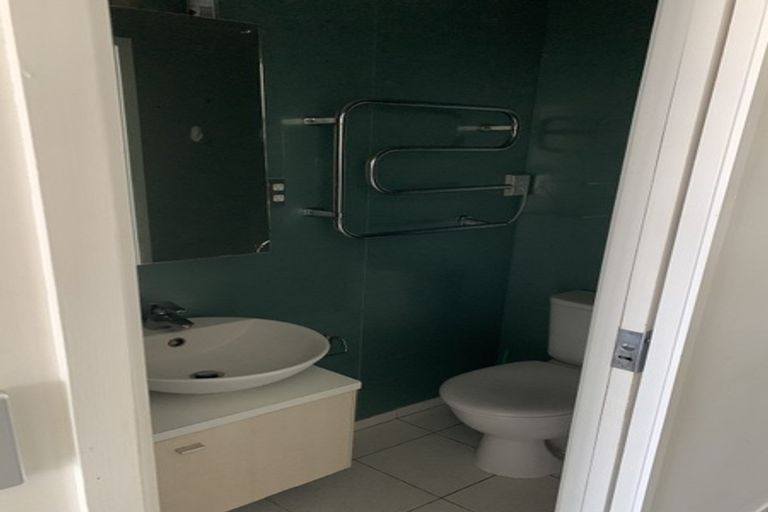 Photo of property in Alpha Apartments, 608/17 Vogel Lane, Auckland Central, Auckland, 1010