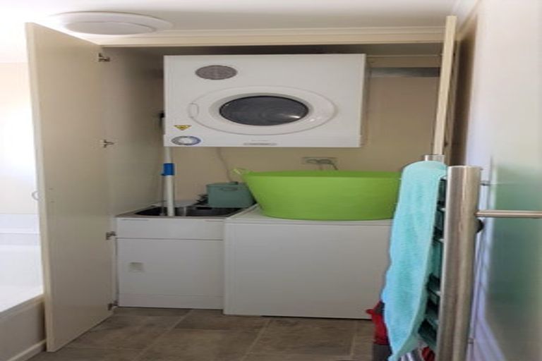 Photo of property in 18 Tonkin Drive, Sunnynook, Auckland, 0620