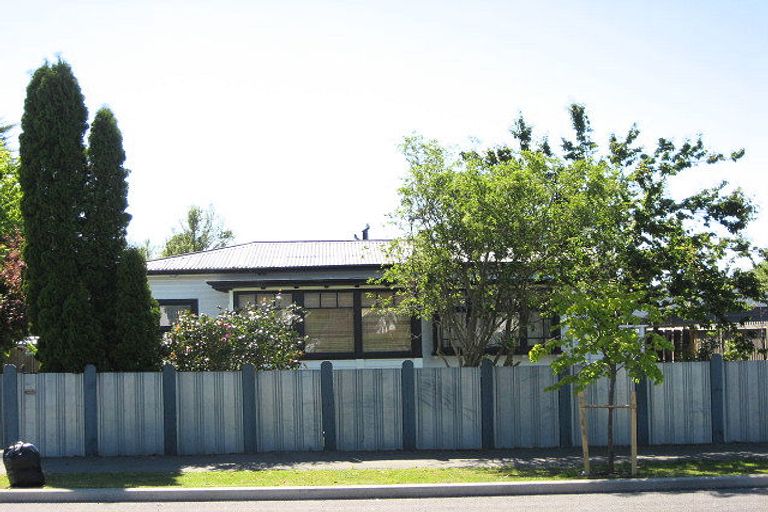 Photo of property in 12 Lindon Street, Rangiora, 7400