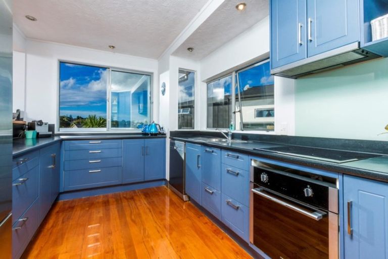 Photo of property in 1/2 Rock Isle Road, Torbay, Auckland, 0630