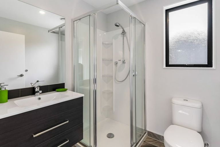 Photo of property in 36 Tokai Place, Glen Eden, 0602