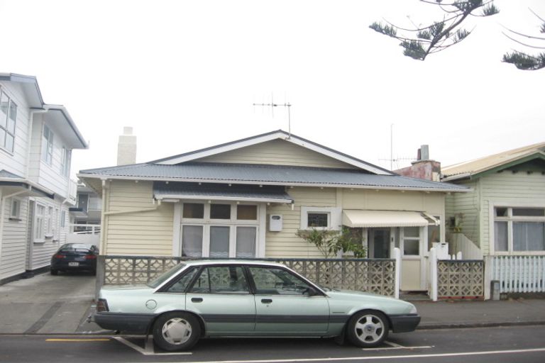 Photo of property in 295 Marine Parade, Napier South, Napier, 4110