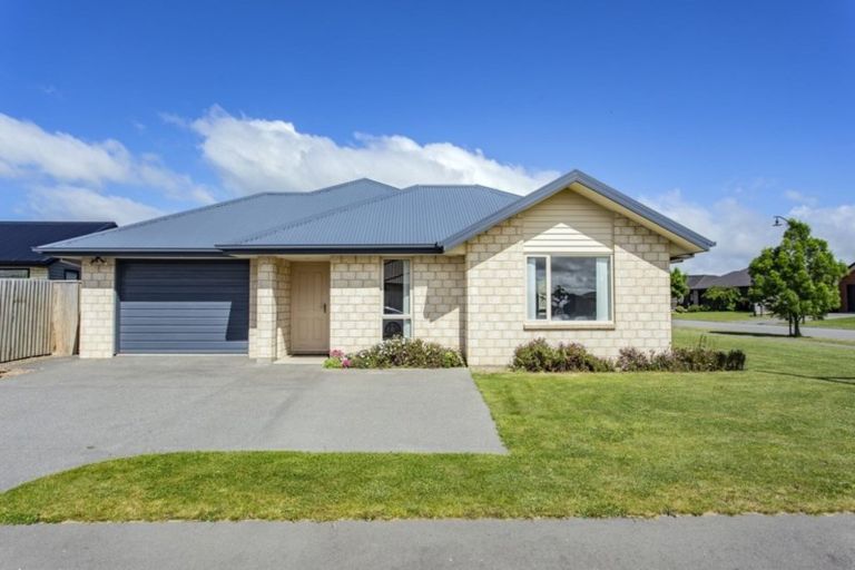 Photo of property in 2 Austen Place, Rolleston, 7614