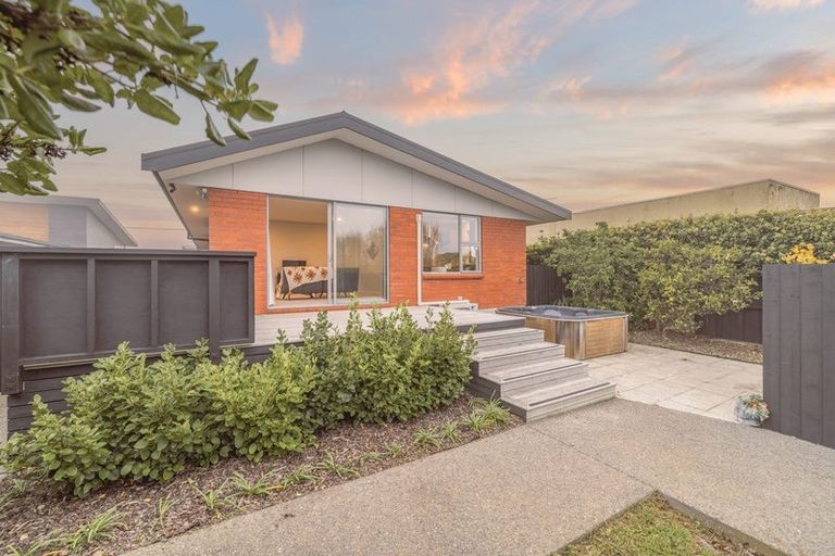 Photo of property in 2/518 Marine Parade, South New Brighton, Christchurch, 8062