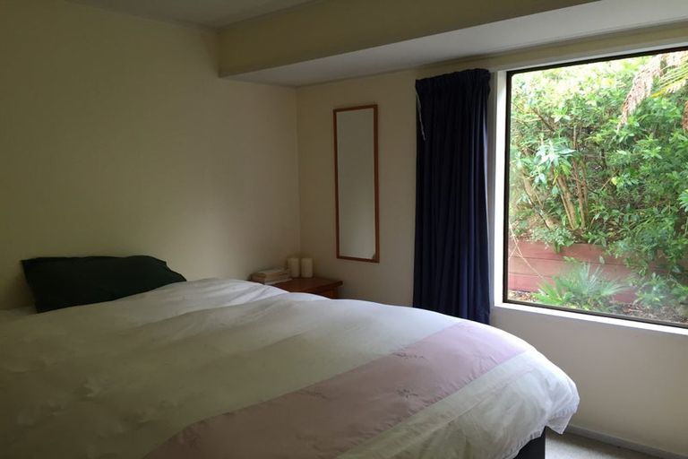 Photo of property in 3 Maracas Crescent, Grenada Village, Wellington, 6037