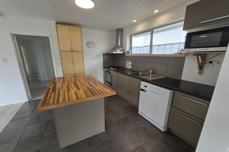 Photo of property in 4 Kiwi Road, Raumati Beach, Paraparaumu, 5032