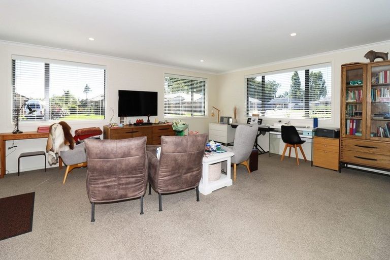 Photo of property in 3 Hereford Drive, Carterton, 5713