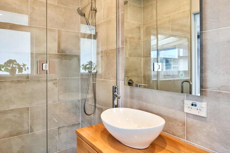 Photo of property in 14 Mana Esplanade, Paremata, Porirua, 5026