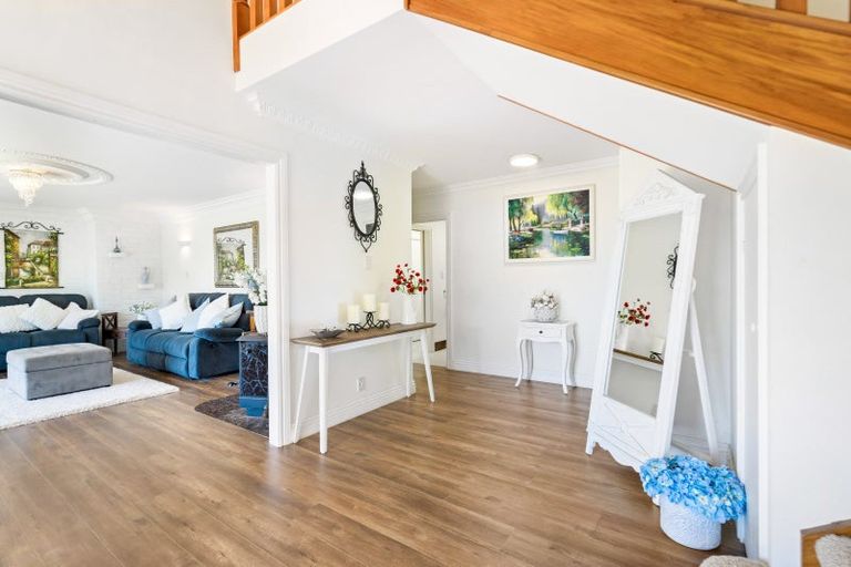 Photo of property in 105 Grassmere Road, Henderson Valley, Auckland, 0612