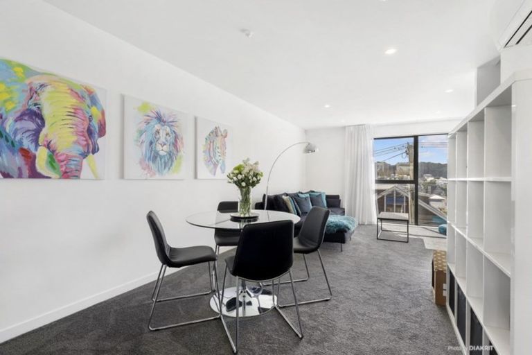 Photo of property in 2/12 Stanley Street, Berhampore, Wellington, 6023