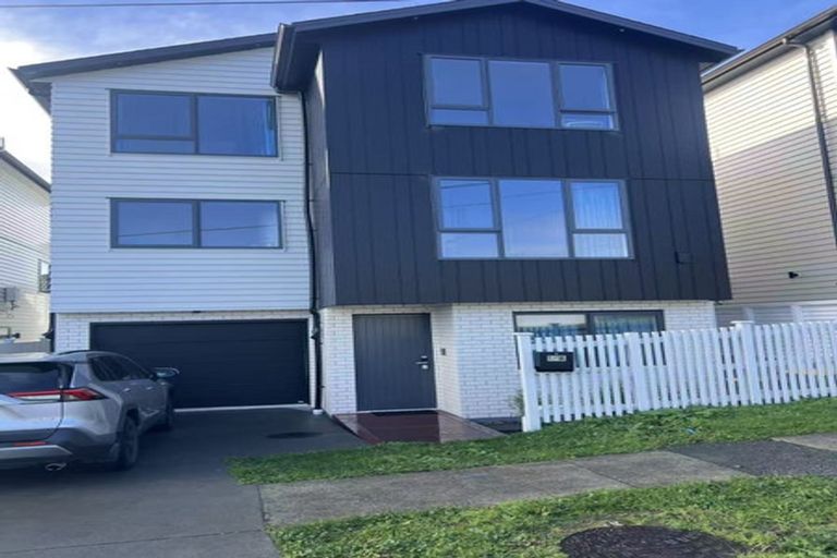 Photo of property in 1 Rae Road, Campbells Bay, Auckland, 0620