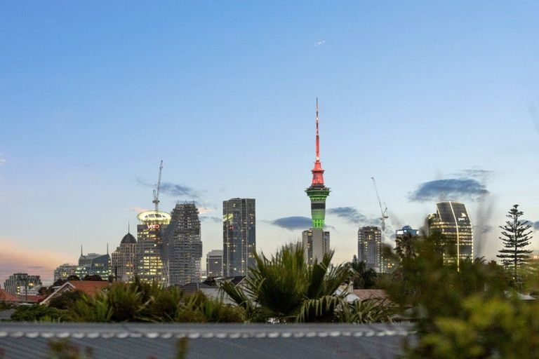 Photo of property in 11 Ewen Alison Avenue, Devonport, Auckland, 0624