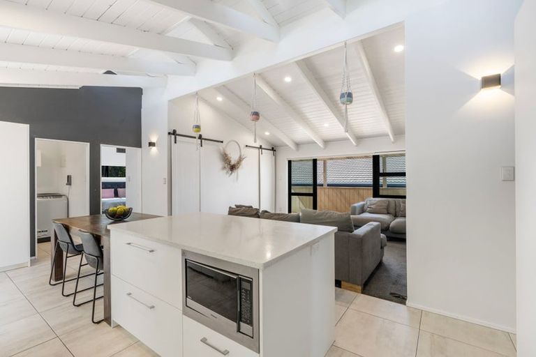 Photo of property in 113 Vipond Road, Stanmore Bay, Whangaparaoa, 0932