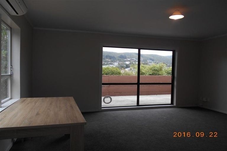 Photo of property in 13b Florio Terrace, Tawa, Wellington, 5028