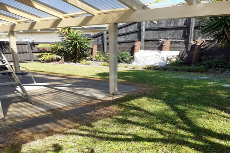 Photo of property in 2/65 Donald Street, Stanmore Bay, Whangaparaoa, 0932