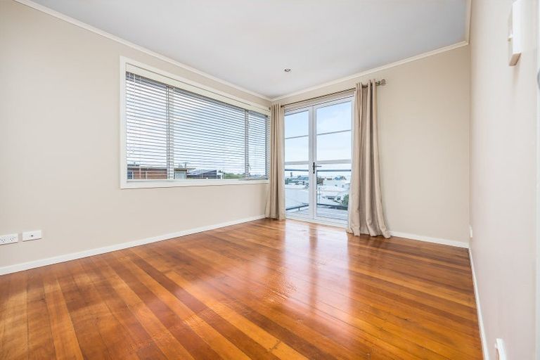 Photo of property in 386 Lake Road, Takapuna, Auckland, 0622