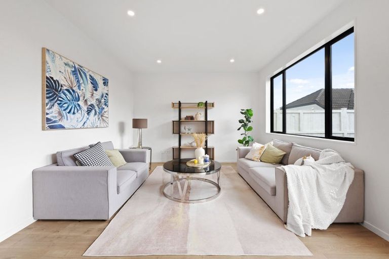 Photo of property in 4 Auden Close, Somerville, Auckland, 2014