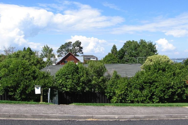 Photo of property in 2/35 Auld Street, Torbay, Auckland, 0630