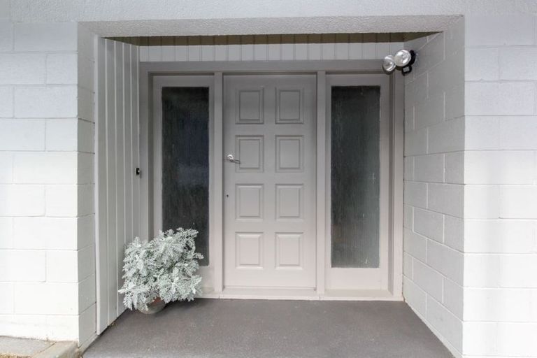 Photo of property in 12 Montana Place, Merrilands, New Plymouth, 4312