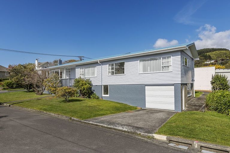 Photo of property in 4 Pembroke Street, Tawa, Wellington, 5028