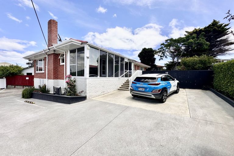 Photo of property in 19 Fairlea Road, Te Atatu South, Auckland, 0610