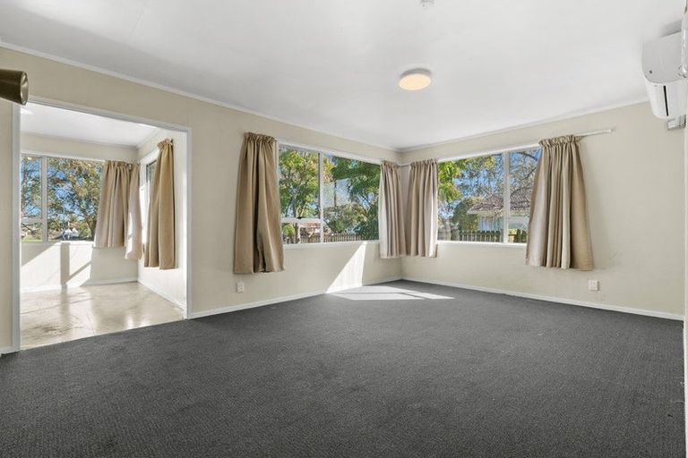 Photo of property in 400 Roscommon Road, Clendon Park, Auckland, 2103