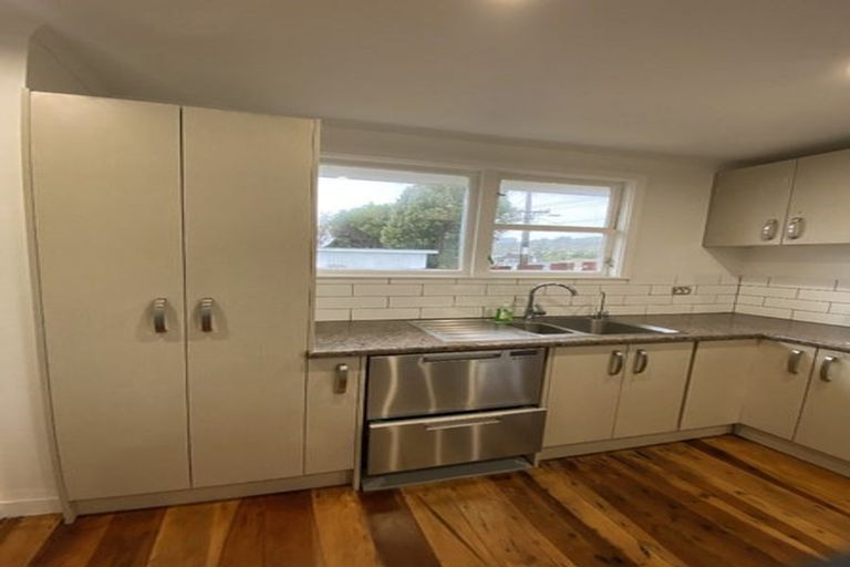 Photo of property in 87 Bell Street, Tawa, Wellington, 5028