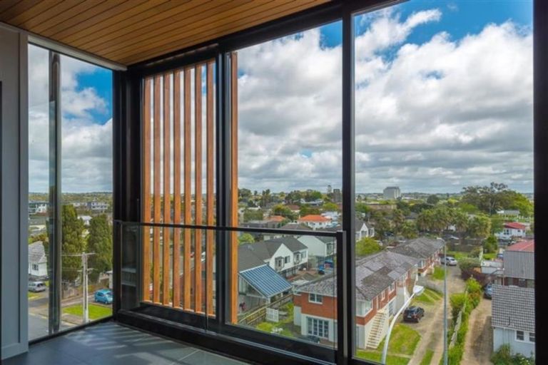 Photo of property in Frank Sargeson Apts, 402/80 Anzac Street, Takapuna, Auckland, 0622