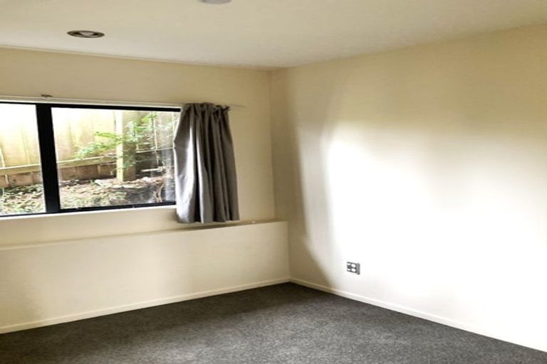 Photo of property in 6a Alma Street, Te Atatu South, Auckland, 0610