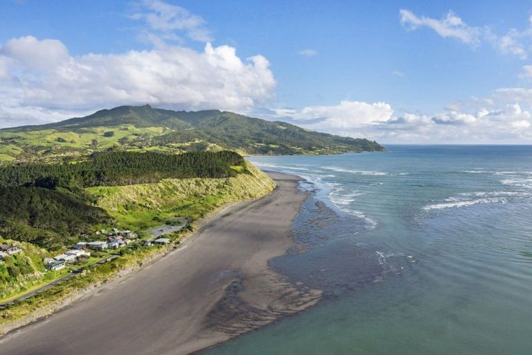 Photo of property in 90 Omahina Street, Raglan, 3225