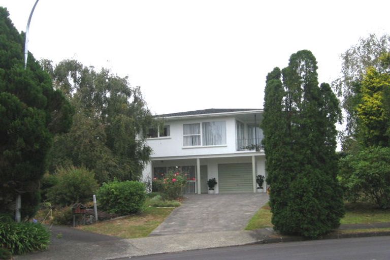 Photo of property in 9 Kerrymaria Place, Hillcrest, Auckland, 0627