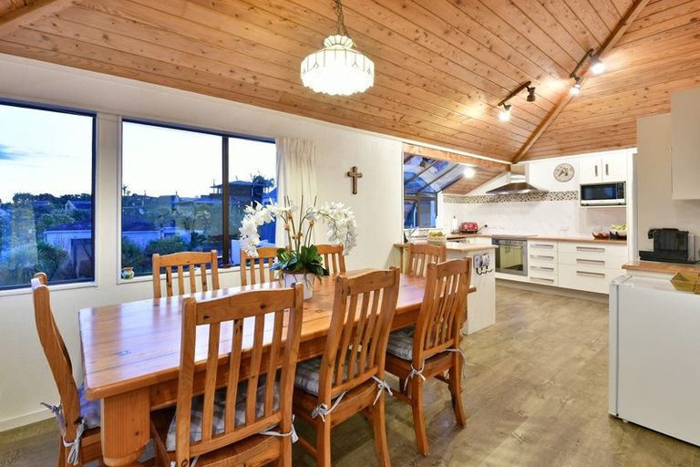 Photo of property in 56a Swann Beach Road, Stanmore Bay, Whangaparaoa, 0932