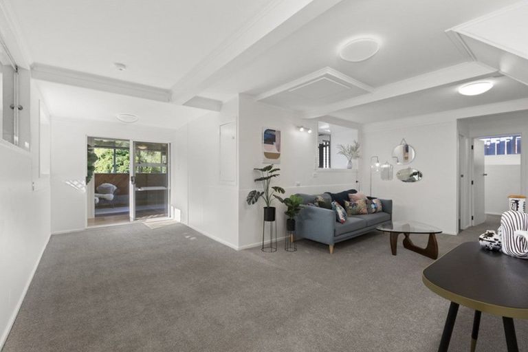 Photo of property in 49 Cron Avenue, Te Atatu South, Auckland, 0610