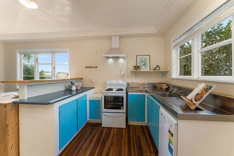 Photo of property in 35 Kiharoa Street, Otaki Beach, Otaki, 5512