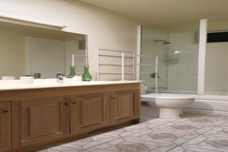 Photo of property in 22 Kuripaka Crescent, The Gardens, Auckland, 2105