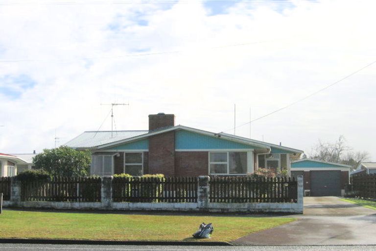 Photo of property in 70 Collins Road, Melville, Hamilton, 3206