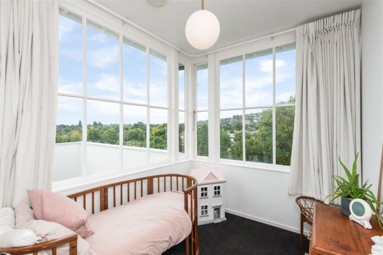 Photo of property in 10 Dyers Pass Road, Cashmere, Christchurch, 8022