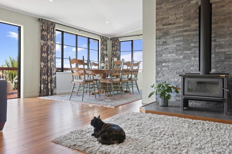 Photo of property in 305 Sturges Road, Henderson Valley, Auckland, 0612