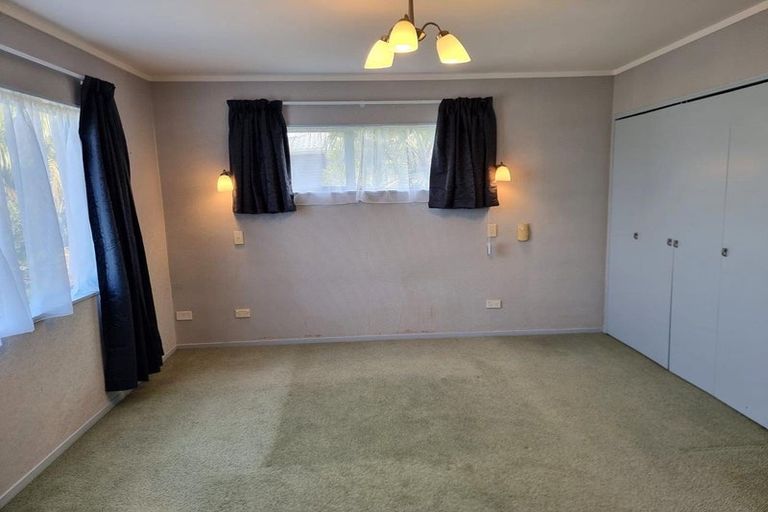 Photo of property in 16 Garcia Place, West Harbour, Auckland, 0618