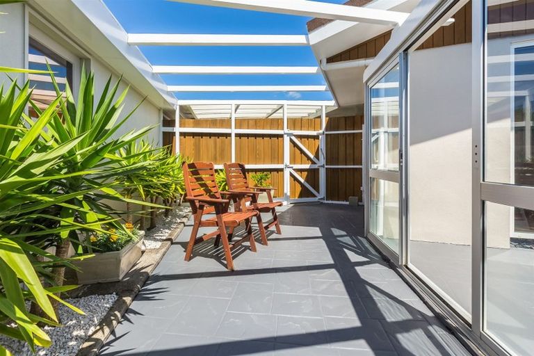 Photo of property in 11 Motuhara Road, Plimmerton, Porirua, 5026