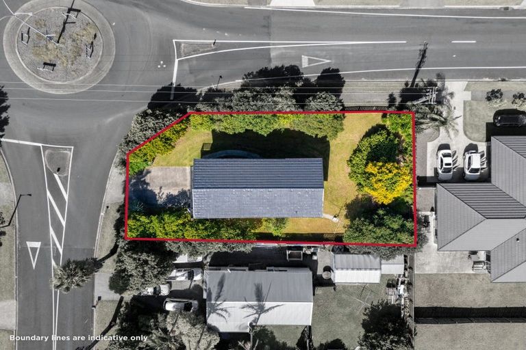 Photo of property in 1 Shearwater Street, One Tree Point, 0118